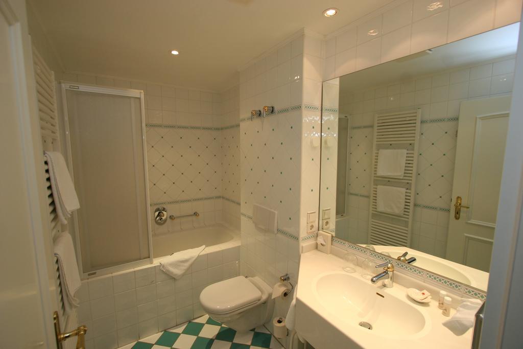 Park Hotel Am Schloss Ettringen  Chambre photo