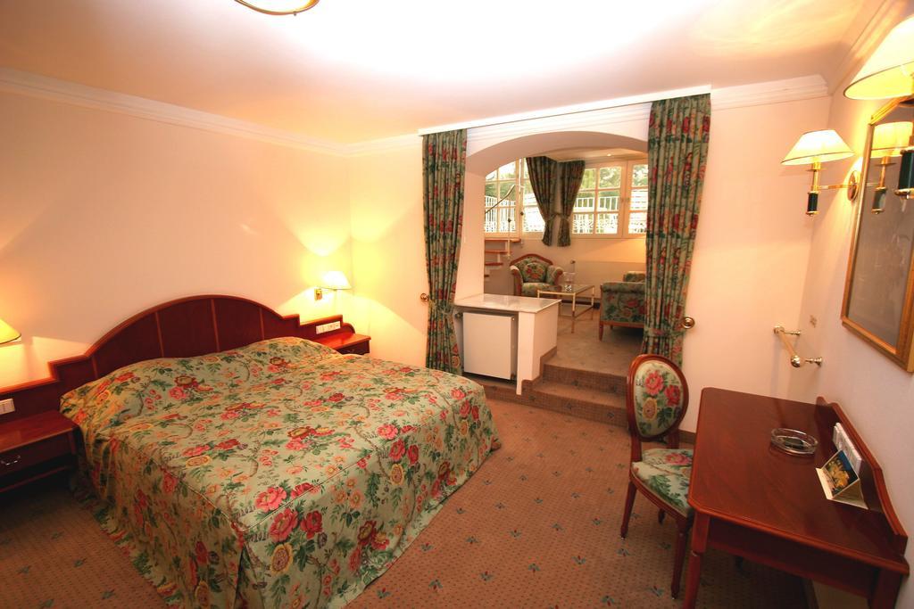 Park Hotel Am Schloss Ettringen  Extérieur photo