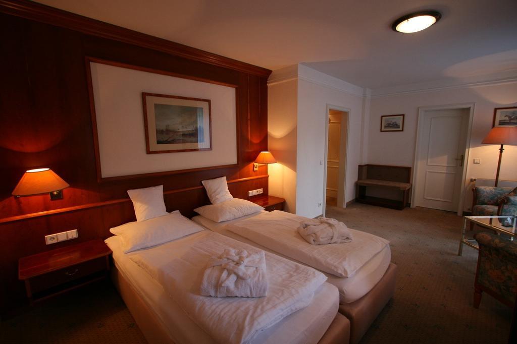Park Hotel Am Schloss Ettringen  Extérieur photo